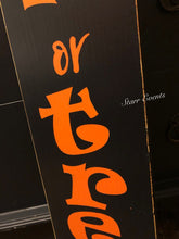 Load image into Gallery viewer, Trick or treat sign Halloween sign. Halloween decor. Halloween decorations. Fall decor. Fall decorations. Fall signs. signs for Halloween. Signs for the porch